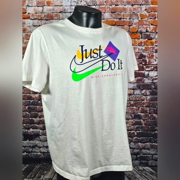 Nike Other - Nike "Just do it" retro colors graphic tee